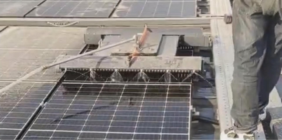 定期清理光伏设备的必要性